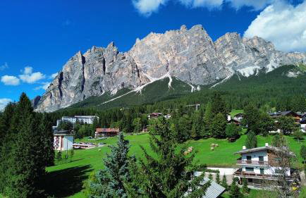 Exclusive Central Chalet, 5 min Sky Slopes, Garage - Foto 27