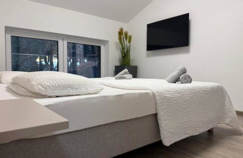 Modernes Ferienhaus am See mit Garten - Photo 34