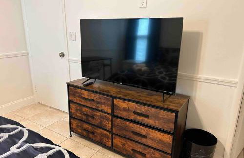 Master Bedroom w Pvt Bath in shared home - Foto 11