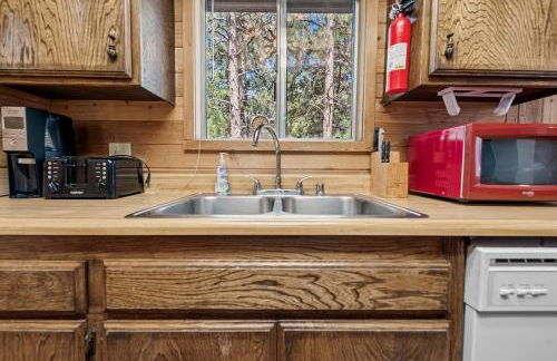 Granny's Love Shack - TRANQUIL RETREAT STEPS AWAY FROM THE NATIONAL FOREST! - Foto 14