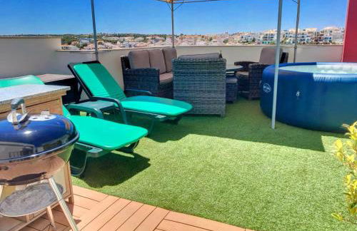 Apartment Beta - 2 Bedrooms, Private Rooftop Patio with Hot Tub, BBQ and View - Foto 15