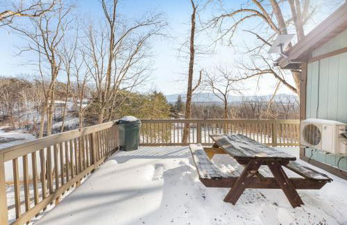 Lazy Lake 3BR Cabin w/ Mtn Views + Hot Tub +Wi-Fi - Foto 54