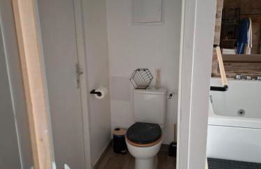 Suite deluxe avec jacuzzi et jardin à 2 min de la plage - Foto 17