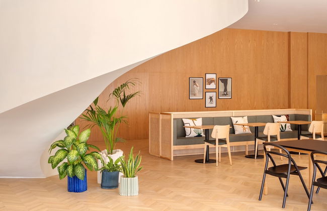 Staybridge Suites Dubai Internet City by IHG - Photo 43