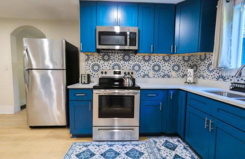 The Crestwood - 3BR Home with Parking - Near Atlanta and Stone Mountain - Photo 7