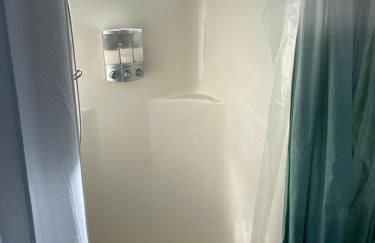 Cozy jungle boat hideaway with stunning ocean view - Foto 13