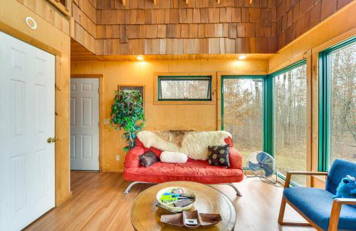 1 Mi to South Twin Lake Cabin with Deck in Trego! - Foto 4