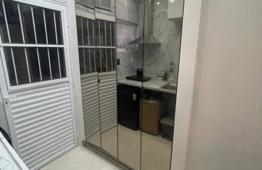 Adorável Tiny house 5, ar, cozinha completa, wifi e tv smart - Foto 26