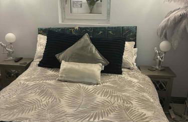 Wonky 2 A Cosy Hideaway in the Heart of Cheshire - Photo 6