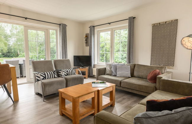 Great Thatched Villa With Solarium, in a National Park - Photo 7