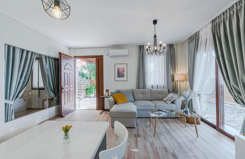 Paralio Astros Beachfront Suites - Photo 40