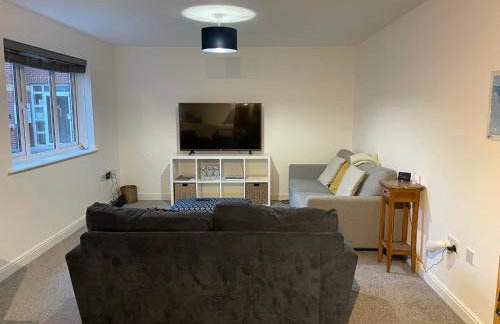Large 2 bedroom apartment, 4 beds one 1 en-suite, Free parking Nr Chelt Elmore and Quays - Foto 1