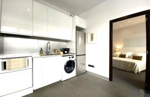 Impecable, nuevo, cómodo, frente al metro Colombia - Photo 8