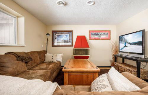 3Br 2Bath Midcentury Ski Chalet with Hot Tub & Kids' Loft - Photo 39