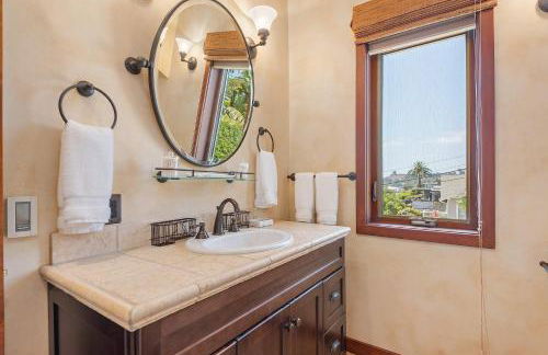 Blue Ocean View Retreat - Minutes to Beach - Photo 13