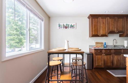 Spacious Kenmore Apartment- King Bed, Queen Bed, Fast Wifi - Foto 8