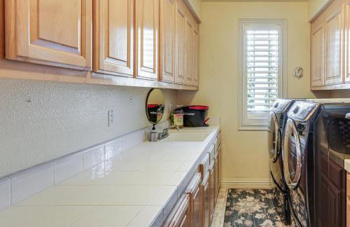 Pool, Peacocks and Views! Lavish Retreat in Gilroy - Foto 31