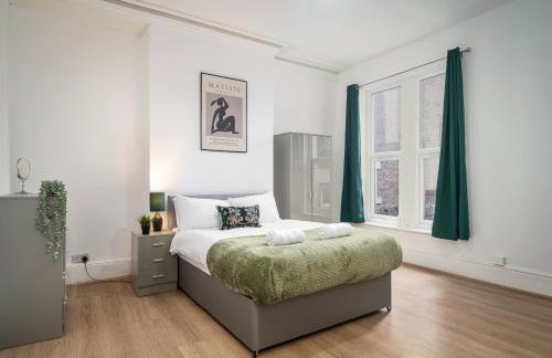 Anfield House - Liverpool Retreat 7 Bedroom Home - Photo 12