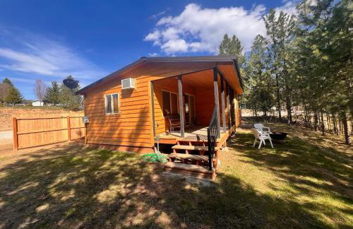 Rustic 1 bd 1 ba Cabin at New Waitts Lake Resort - Foto 4