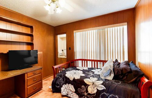 Laid-Back Lake House with Wraparound Deck - Foto 16