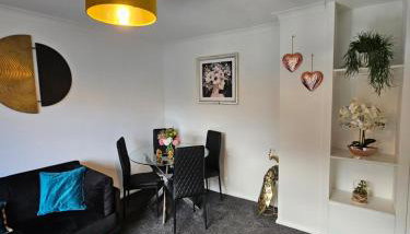 Large Stylish 2 Bedroom Apartment Stevenage Sleep 6 - Foto 3