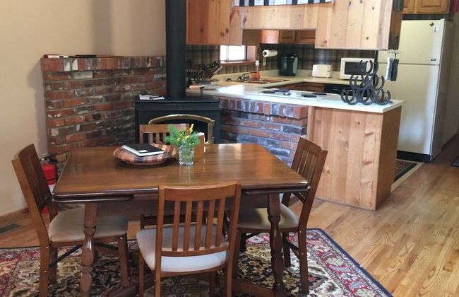 Whispering Pines Cabin Retreat - Foto 8