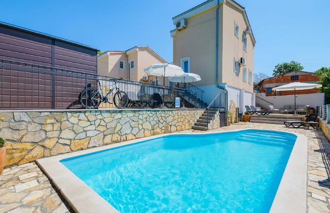 Charming Holiday Home With Pool and sea View - Foto 1