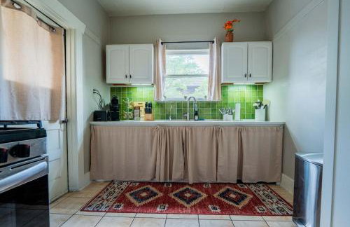 Work Desk- FirePit-Pool-Steps to UofA - Foto 47