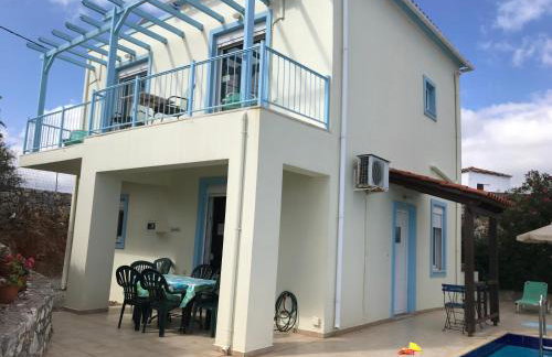 Breathtaking sea and Mountain views with Private pool, Peace full relaxing Villa with WiFi near Shops and Restaurants - Photo 11