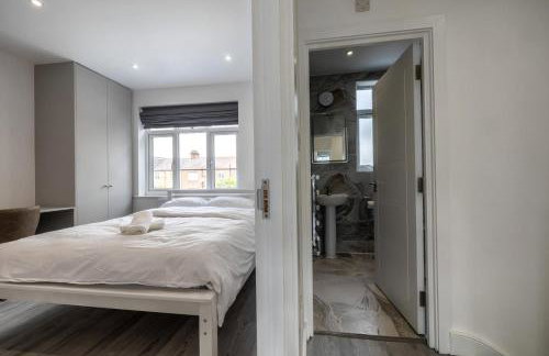 Modern home with driveway parking for 2 vehicles, near Tottenham Hotspur Stadium, White Hart Lane Train Station - Foto 14