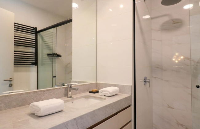 w Captivating 1BR in Miraflores - Photo 13