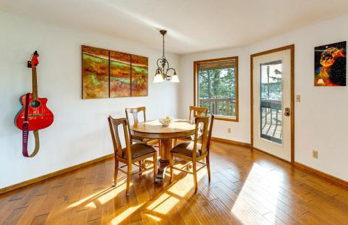 Serene La Conner Retreat with Fireplace and Deck! - Foto 5