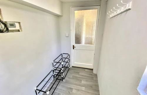 EasyRest - Spacious Detached House - 10 Beds - 5 Bedrooms - 4 Bathrooms - Secure Parking 5 Vehicles - Excellent Road Links - Perfect for Contractors & Large Groups - Foto 24