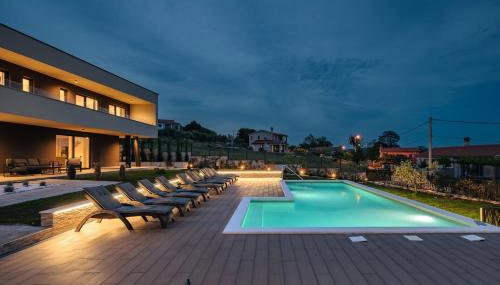 Villa de la Vie with Heated Swimming Pool - Photo 3