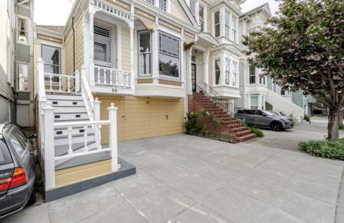 Charming Victorian Oasis with an Elegant and Spacious Haven - Foto 66