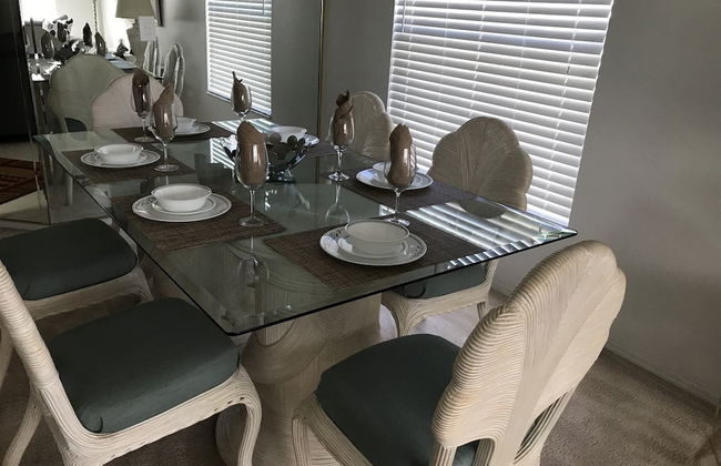 3 Bedroom Home With Private Screened Pool With Rock Waterfall Feature and Gameroom by Florida Dream Homes - Foto 7