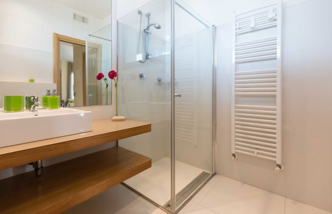 Tasso Apartments - Photo 18