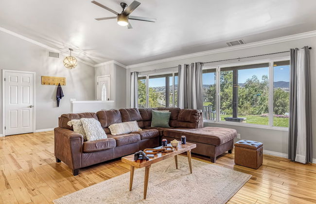 Temecula Wine Country Home w/ Pool, Hot Tub, Game Room & Vineyard Views - Foto 5