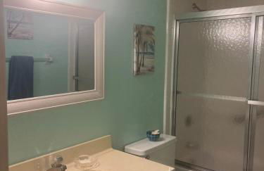 Gorgeous 2 Bedroom Waterfront Condo - Foto 37