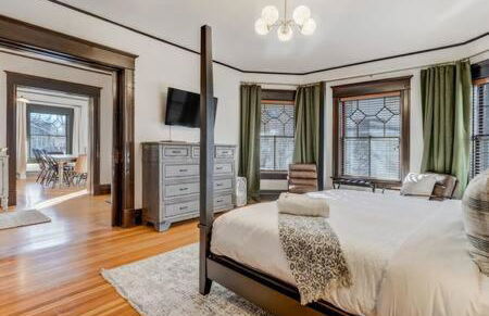 Noble Mansion 7 Bedrooms w Hot Tub Firepit & BBQ - Foto 23