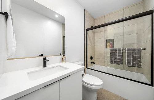 7 BR double house with parking and a backyard in LA - Foto 32