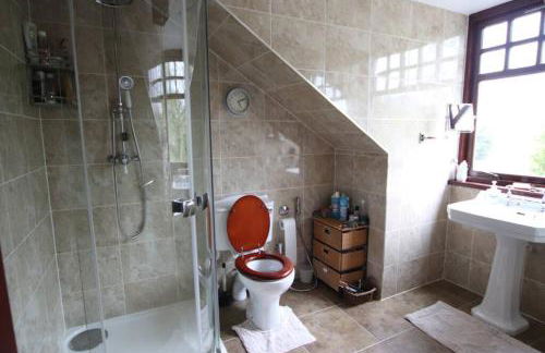 Serene Countryside Home with Manicured Gardens - Foto 14