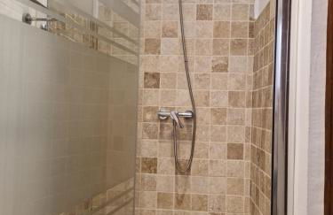 Habitación individual tranquila con baño privado en piso compartido - Photo 9