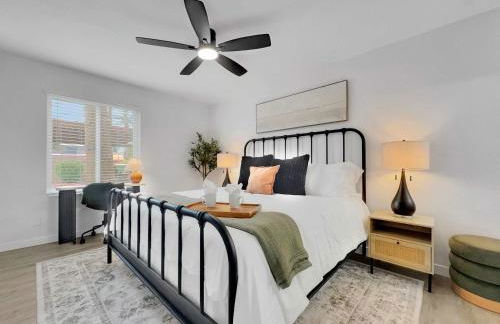 Luxe 2BR Condo Next to Pool Trails & Mountain - Foto 6