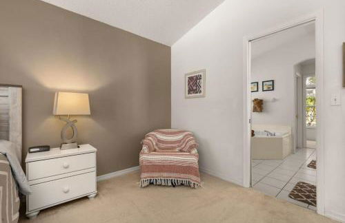 Modern Retreat Pool and Game Room - Foto 48