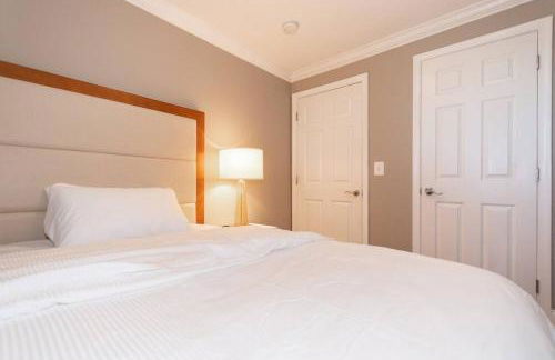 Three BR 2.5 Bath w/ parking spot & deck near metr - Foto 15