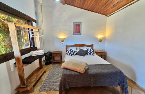 Chalés Vila Carrancas - Ao lado do centro com piscina, cozinha completa e muita tranquilidade - Foto 88