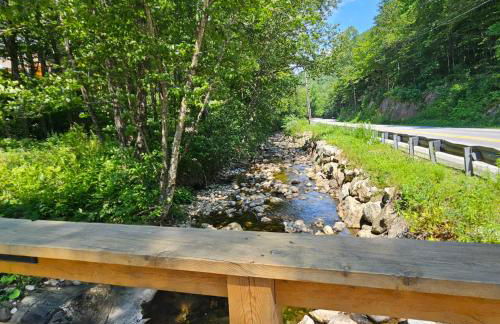 Experience the charm of Peak Hill Home, a cozy 3-BR retreat close to Ski Resort - Foto 37