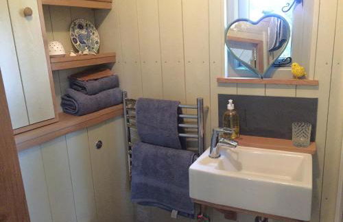 Chez Marguerite Shepherd's Hut with Private Sauna, Outside Bath - Photo 13