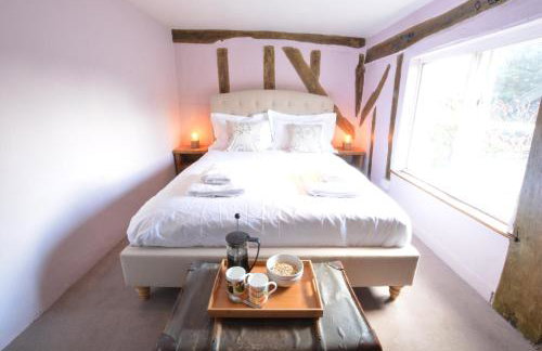 The White House with Studio - Photo 16